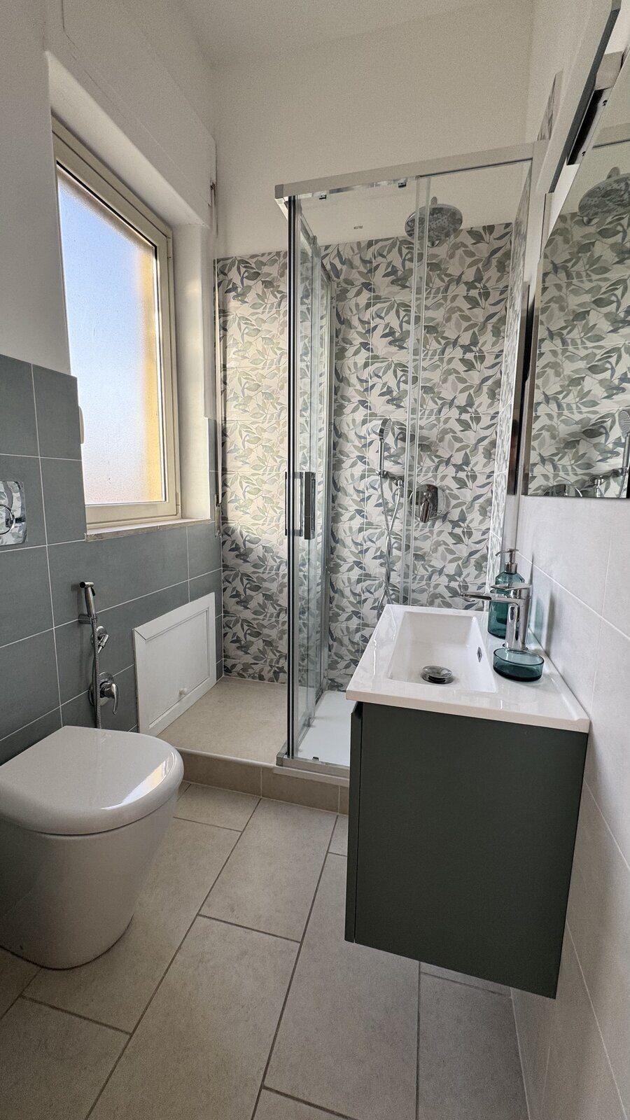 Bagno privato con doccia dell'appartamento vacanze ad Acireale