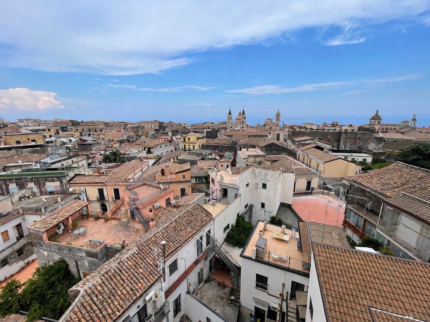 Vicolo del centro storico barocco di Acireale nei pressi di Piazza San Domenico